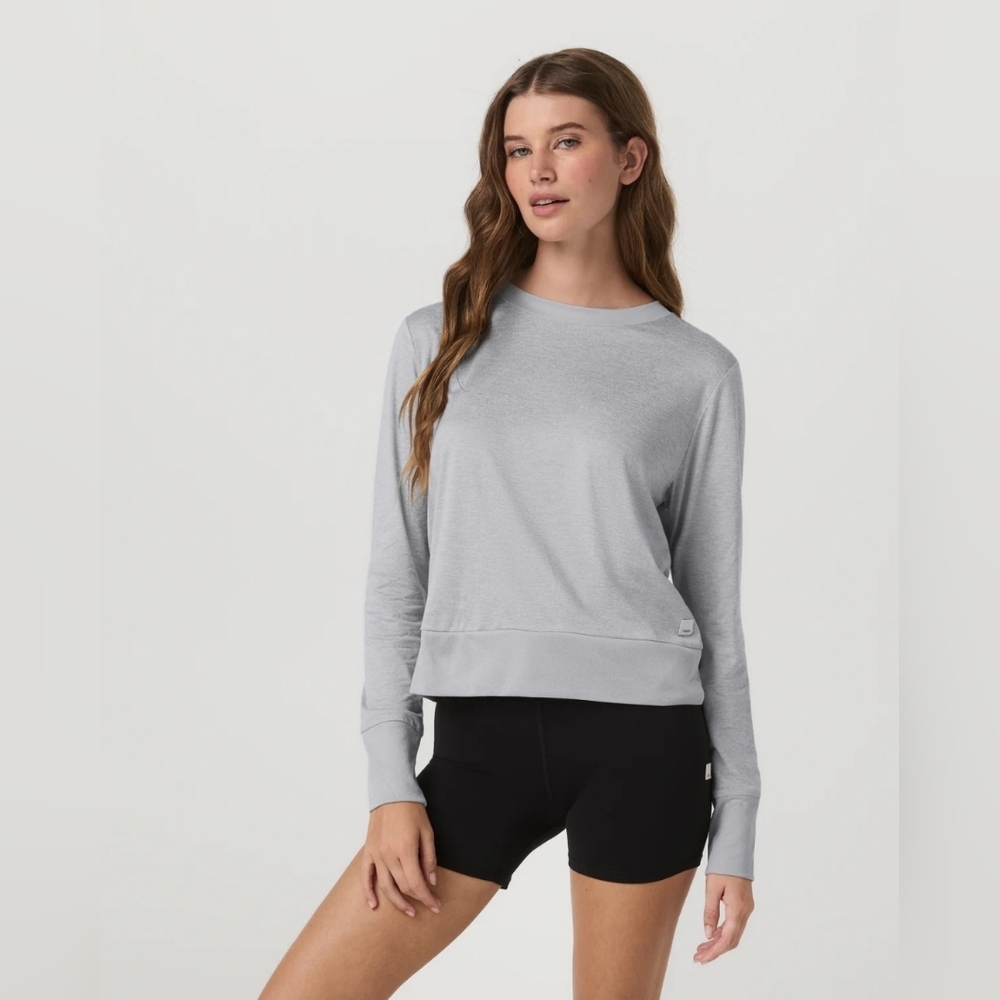 Gently Used Vuori Daydream Crew Light Heather Grey - Size S